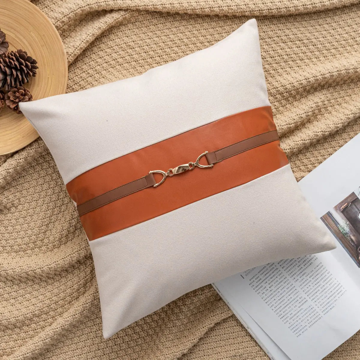 Housse de Coussin Simili-Cuir ELETTA 45x45cm-Brown Belt Buckle
