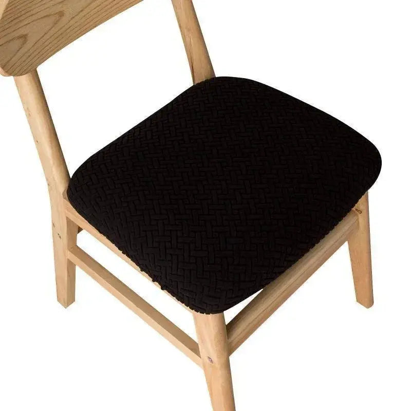 Housse assise chaise JACQURA sur chaise salle à manger - rendu en situation réelle
